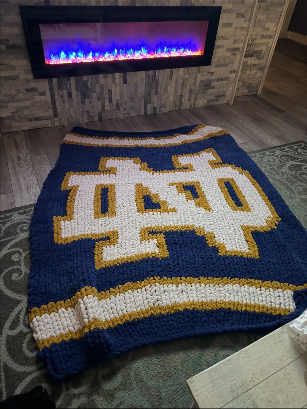 HANDMADE CHUNKY KNIT COZY BLANKET